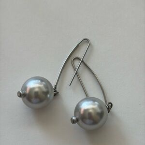 Gray and Silver Costume Pearl Earrings | Vintage